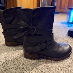 dark grey boots fuzzy lined size 7